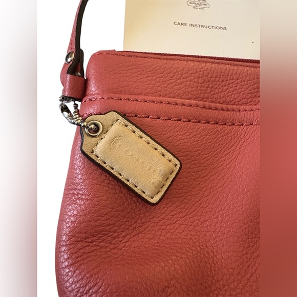 Coach Park Salmon Leather Turnlock Medium Wristlet F49472 with mini hangtag - Picture 3 of 8